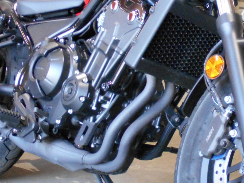 レブル500の水冷 4ストローク DOHC 4バルブのエンジン