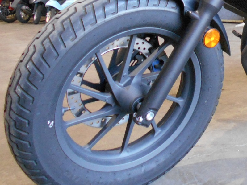 やや使用感の見られるキャストホイール