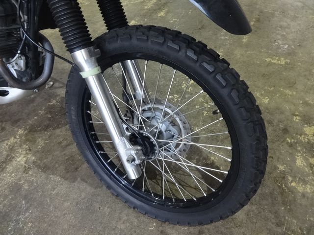 アウターチューブに傷、ホイールリムに軽い腐食