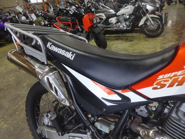 シートはヘタリもなく状態良好、リアキャリア装着