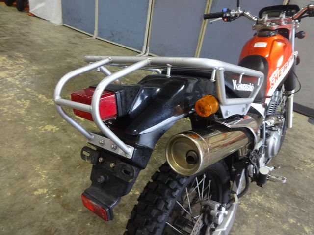 テールカウルに汚れ、サイレンサー綺麗、タイヤ山残り