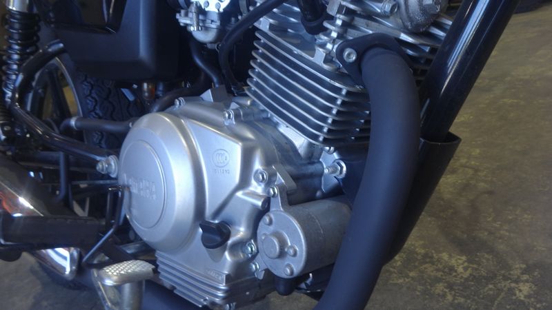 取付ボルトやクランクケース上部などに腐食の出始め