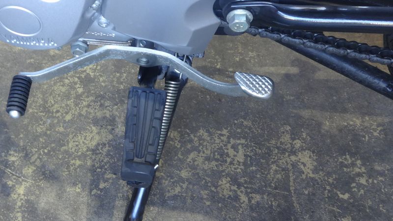 ステップラバーの割れ、スタンドやペダルに錆び腐食