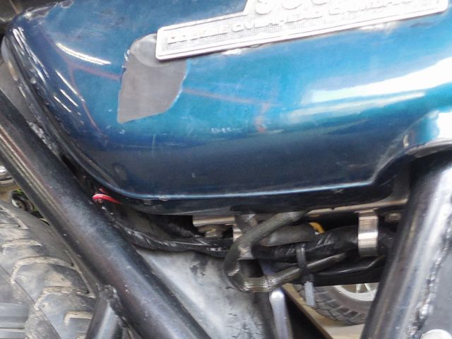 広範囲に徒労が剥離しているサイドカバー