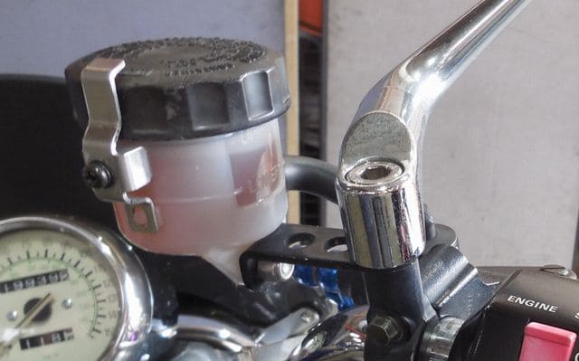 マスターシリンダー