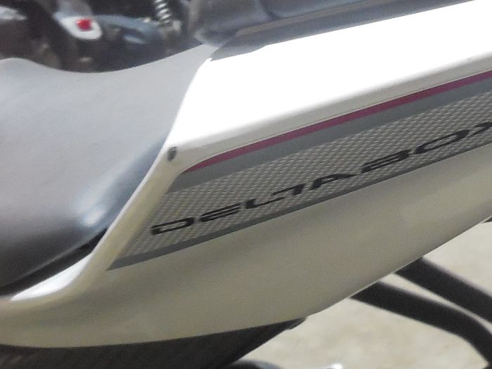 シートカウルの削れ傷