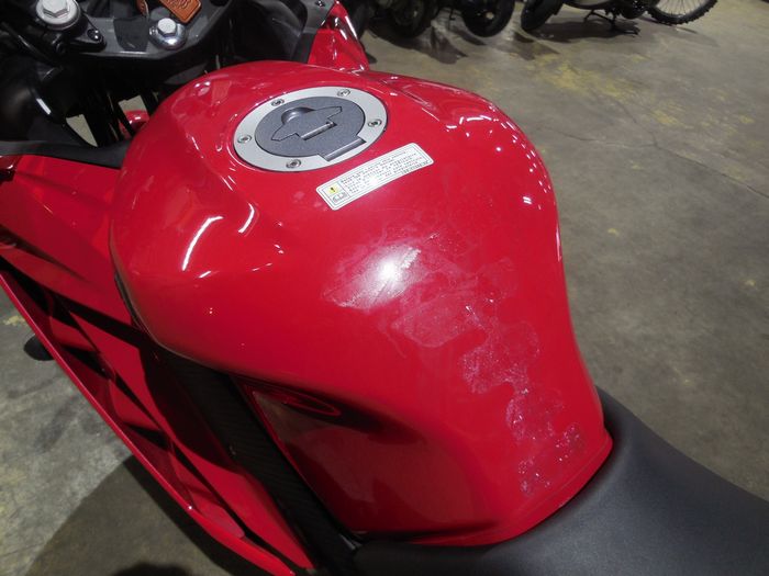 パッドを剥離した後の接着剤が細かいマイナス査定に