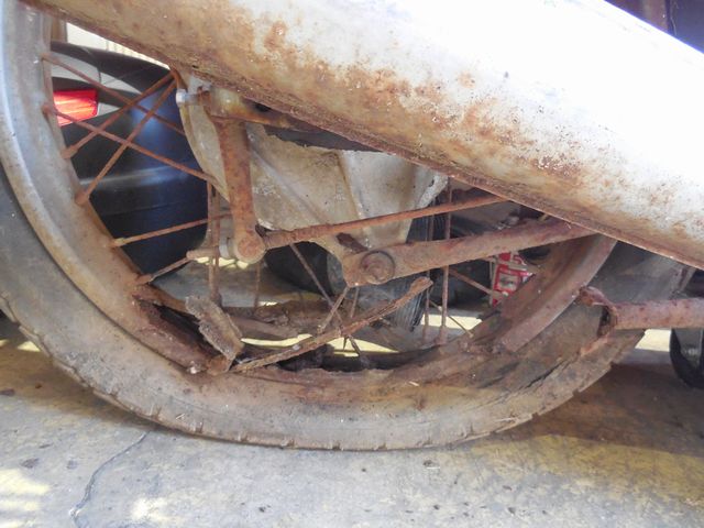 劣化で崩壊したリアホイール