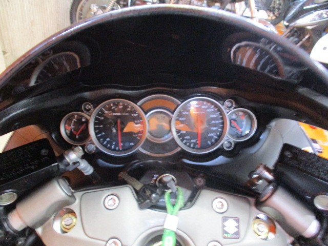 GSX1300R GX72A 悩む スズキ純正