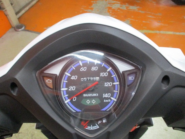 走行も５７９９ｋｍの低走行車！！燃料消費率１Ｌ＝５３ｋｍはかなりの高燃費車両！通勤にももってこい！