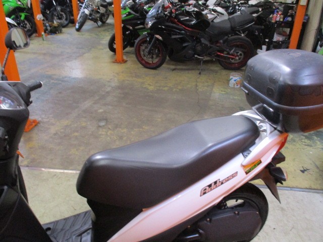 シートもこの通り破れもなければへたりもありません！来店が難しい方はお電話にて通販も可能ですよ！