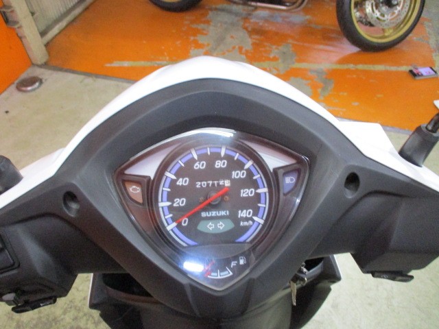 走行も２０７１２ｋｍのまだまだの一台！燃料消費率１Ｌ＝５３ｋｍはやばい高燃費車両！通勤にももってこい