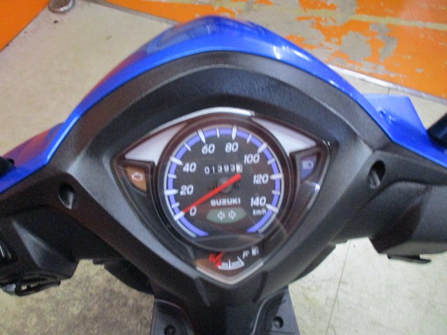 走行も１３９３ｋｍのやばいくらいの低走行車！！燃料消費率１Ｌ＝５３ｋｍやばい高燃費車両ですよ！！