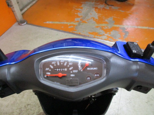 走行もまだまだの１９５２５ｋｍ！！燃料消費率１Ｌ＝５２ｋｍはかなりの高燃費車両！！通販も大歓迎の一台