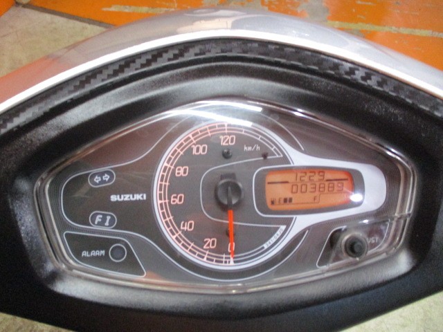 走行もびっくり低走行の３８８９ｋｍ！！燃料消費率１Ｌ＝５２ｋｍはやばい高燃費車両ですよ！！勝負価格！