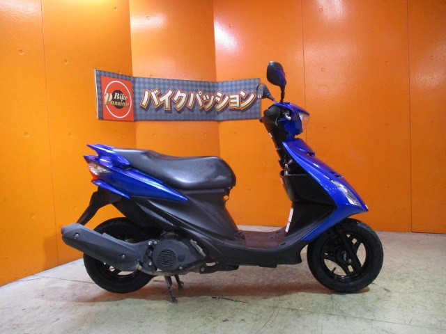 横から見てもこの通り状態グッド！！外装は勿論！樹脂もマフラーも本当に綺麗な一台ですよ！！