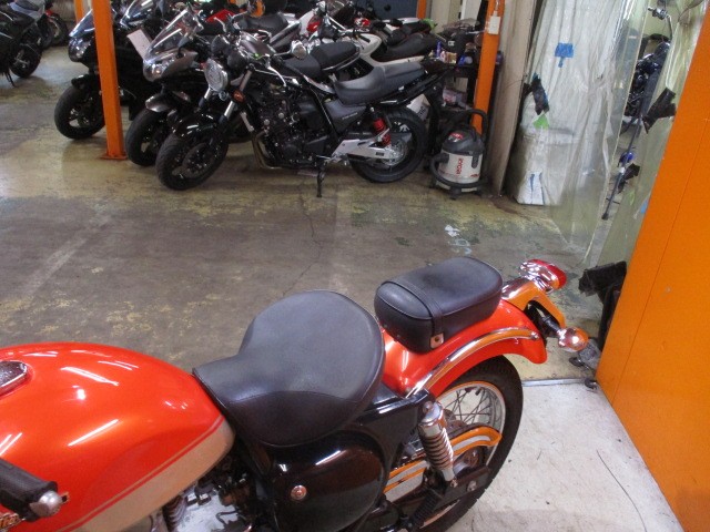 現行にはないこのお洒落なセパレートシート！！レトロ感がたまらないですよね！破れもへたりもないですよ！