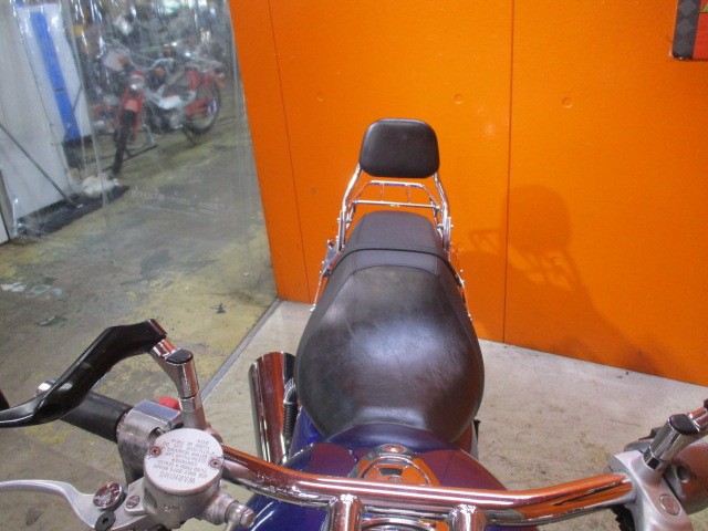 シートもこの通り破れもなければへたりもありません！キャリア付きのバックレスト装備も嬉しいオプション！