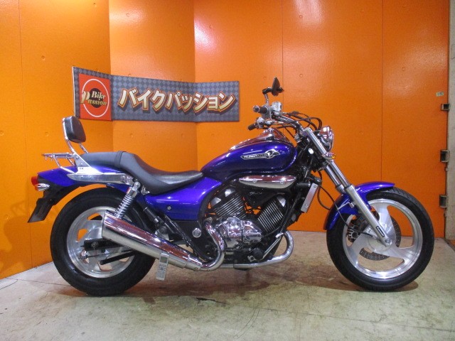 横から見てもこの通り状態グッド！！外装は勿論！エンジンもマフラーもホイールも綺麗な一台！！決済価格