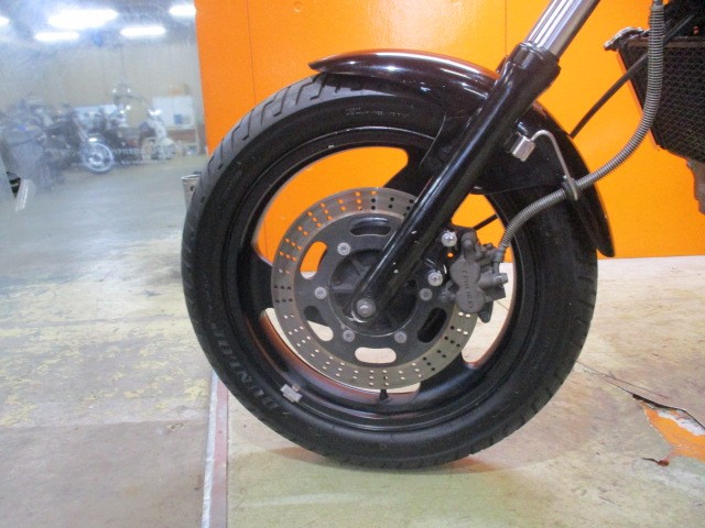 ホイールもこの通り状態グッド！！人気の２００４年のマイチェン後ですからフォークのアウターもブラック！