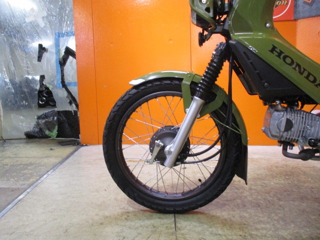 ホイールもこの通り状態グッド！！高年式の車両ですからスポークの白さびもなく本当に綺麗な一台！！