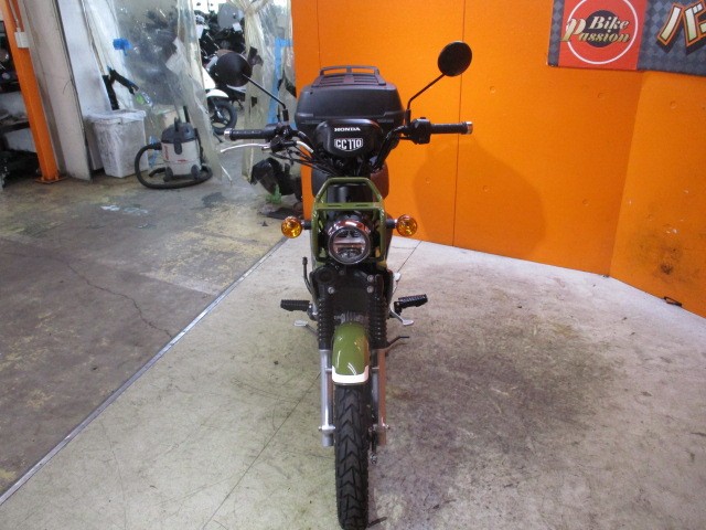 フロントから見てもこの通り状態グッド！当社は店頭に在庫がありますので購入から納車まで即対応ですよ！！