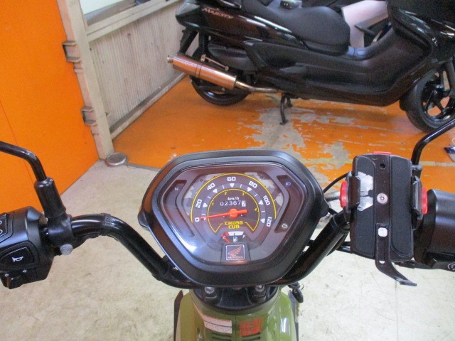 走行びっくり低走行の２３６７ｋｍ！！燃料消費率１Ｌ＝６６．７ｋｍはかなりの高燃費車両！早い者勝の一台