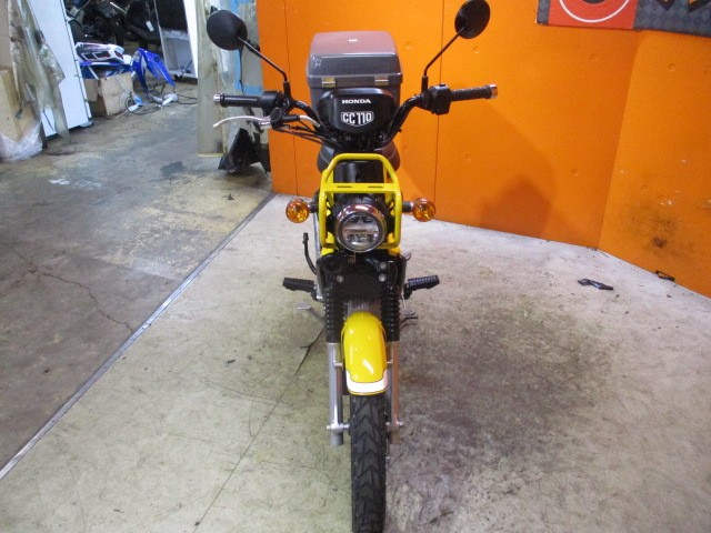 フロントから見てもこの通り状態グッド！！このモデルはヘッドライトが純正でＬＥＤですから夜の走行も楽々