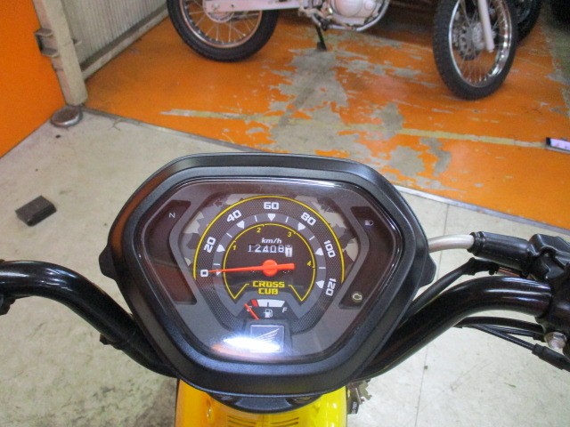 走行も１２４０８ｋｍのまだまだの一台！！燃料消費率１Ｌ＝６６．７ｋｍはやばい高燃費車両！！決済価格