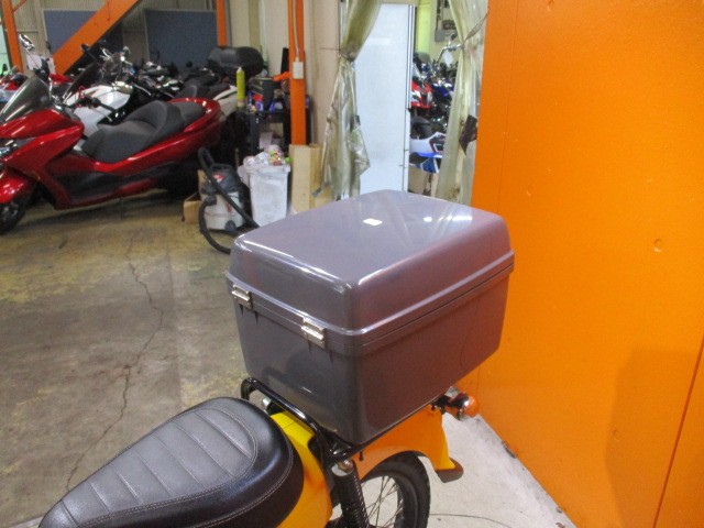 やはりカブ系にＢＯＸをつけるなら！ビジネスタイプですよね！！クロスカブで通勤は本当にオシャレですよ