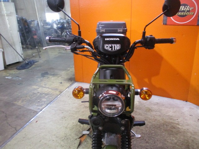 フロントから見てもこの通り状態グッド！！このモデルのクロスカブは純正でＬＥＤ！！明るくて走りやすい！