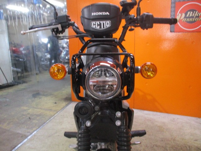 フロントから見てもこの通り状態グッド！！ヘッドライトも勿論ＬＥＤですから夜の走行も楽々ですよ！！