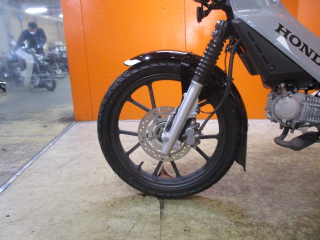 ホイールもこの通り状態グッド！現行モデルですから、かっこいいキャストホイールにＡＢＳ装備！決済価格！