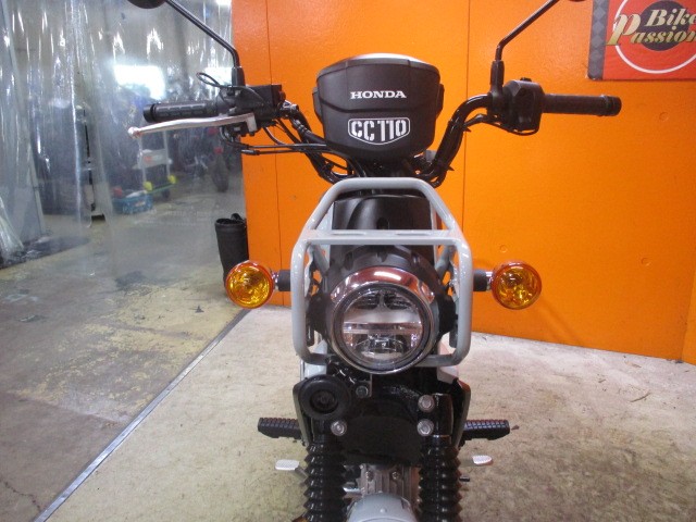 フロントから見てもこの通り状態グッド！ヘッドライトは勿論ＬＥＤ！さらに現行モデルはＡＢＳも装備済み！