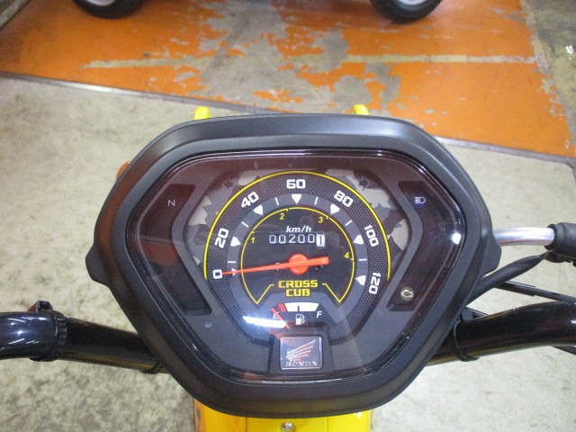 走行もびっくり低走行の２００ｋｍ！クロスカブは燃料消費率１Ｌ＝６６．７ｋｍのやばい高燃費車両ですよ！