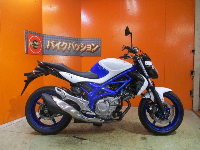 横から見てもこの通り状態グッド！！写真の通りびっくりするくらい綺麗な一台！勝負価格の一台！！