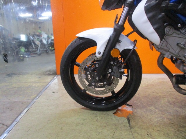 ホイールもこの通り状態グッド！！フォークのアウターまでもが綺麗な一台！希少車につき悩むのは危険ですよ