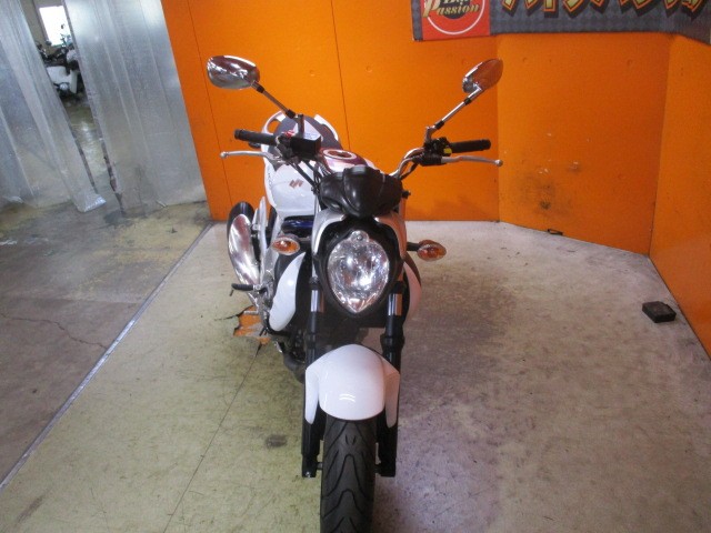 フロントから見てもこの通り状態グッド！購入時はＬＥＤ取付工賃無料ですので是非ともこの機会に！！