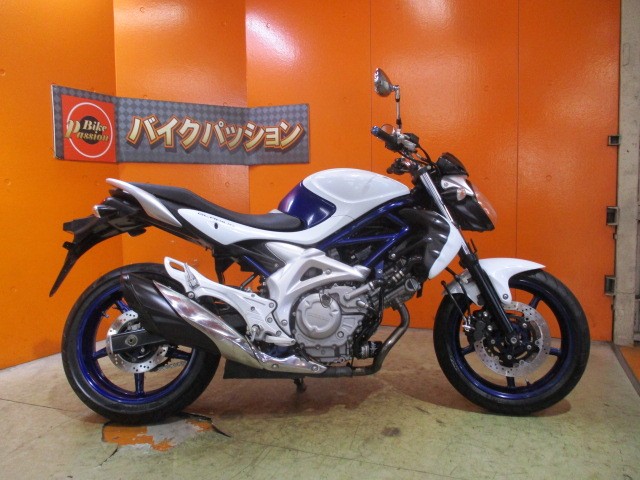 横から見てもこの通り状態グッド！大型ビギナーでも安心の純正フルノーマル車両！悩むのは本当に危険な一台