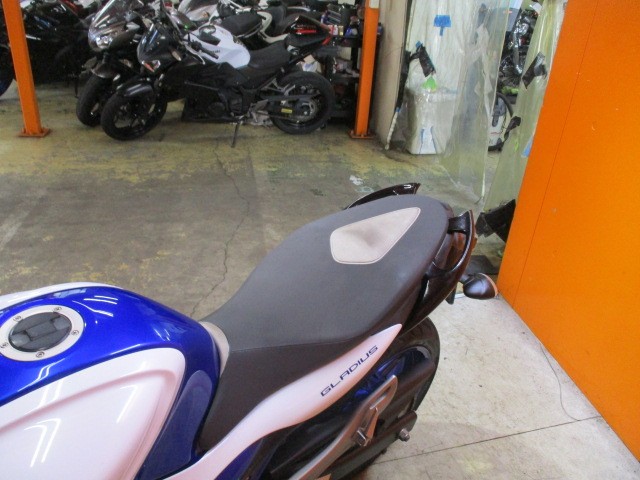 シートもこの通り破れもなくへたりもありません！Ｖツインでトルクが図太いのでタンデムも楽々の一台！！