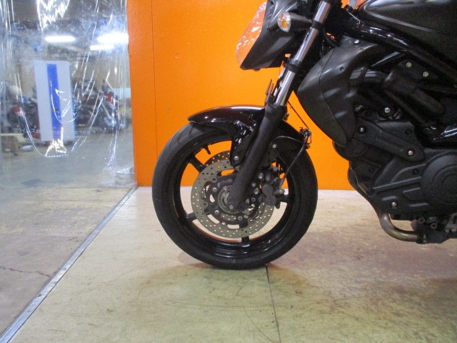 ホイールもこの通り状態グッド！！専門店でもないディーラーでもない量販店の当社だからこそできるこの価格