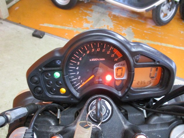 走行もまだまだの２３５１５ｋｍ！！グラディウスはなんと２気筒で最高出力５５ＰＳ！これはやばい！！