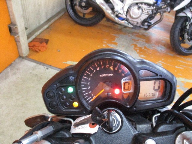 走行も１５７７６ｋｍの低走行車！グラディウスは燃料消費率１Ｌ＝４０ｋｍの高燃費車両ですよ！流石規制前