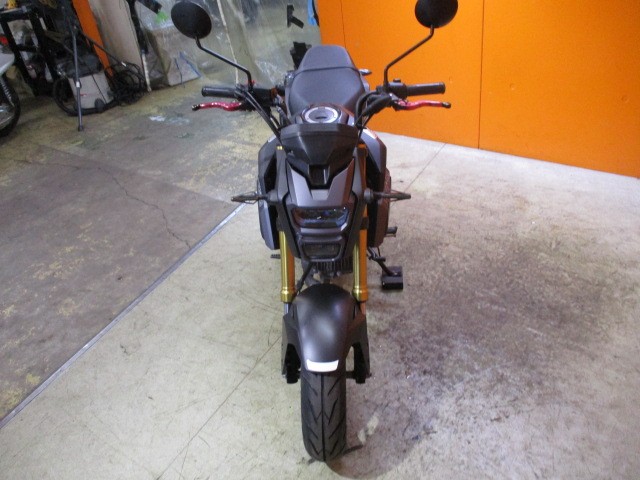 フロントから見てもこの通り状態グッド！！この無機質な四角目が人気の後期グロム！！他店追従不可能価格