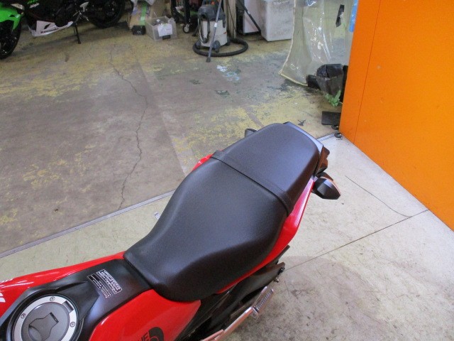 シートもこの通り破れもなければへたりもありません！！タンデムもできちゃう便利な一台！！