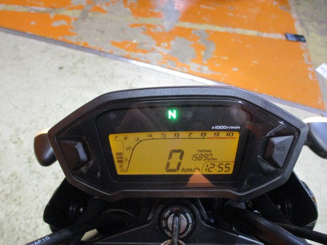 走行もまだまだの１５８９０ｋｍ！！燃料消費率１Ｌ＝６７．６ｋｍはやばい高燃費車両ですよね！！