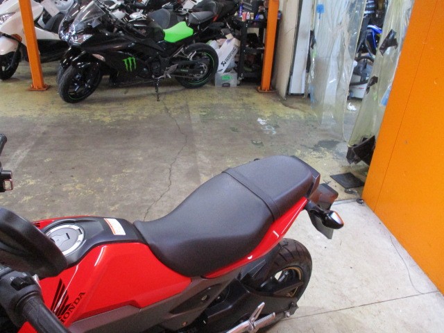 シートもこの通り破れもなくへたりもありません！グロムはタンデムもできる、楽しくて便利な４ＭＩＮＩ！！