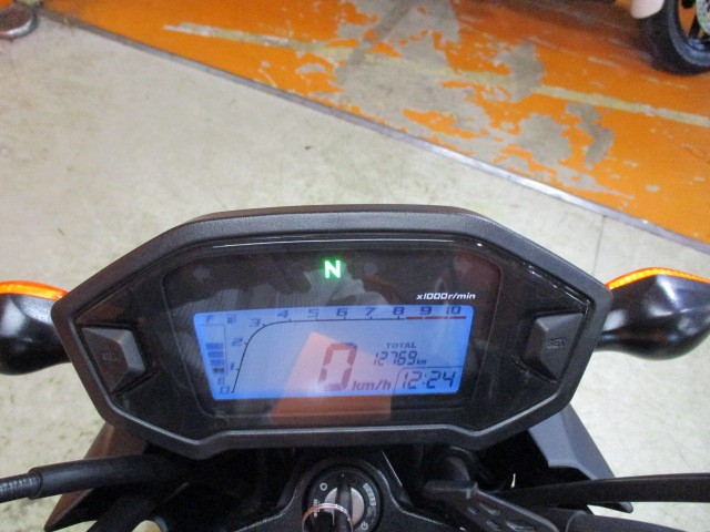 走行も１２７６９ｋｍのまだまだの一台ですよ！燃料消費率１Ｌ＝６７．１ｋｍは中々の高燃費車両！！