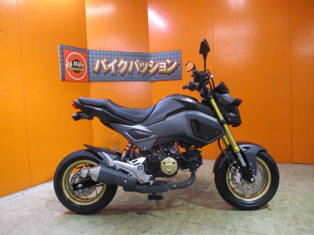 横から見てもこの通り状態グッド！！フェンダーレス済みでそれ以外は安心の純正フルノーマル車両！！