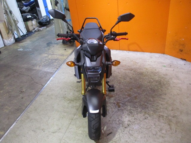 フロントから見てもこの通り状態グッド！！この無機質な四角目は現行にも負けていませんよね！しかもＬＥＤ